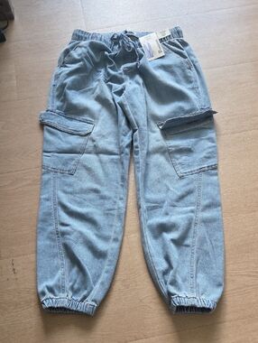NWT Jean Joggers Medium Womens 8-10 Light Wash